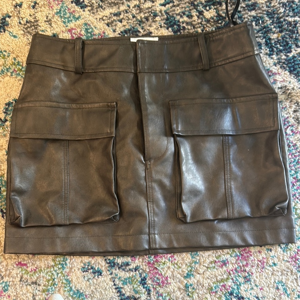 Trendy Leather Mini Skirt with Pockets